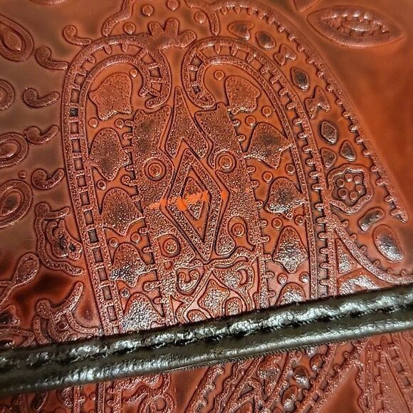 Relic 🦊 Leather Embossed wallet. EUC - Picture 9 of 9